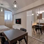 Rimska 14 4* براغ