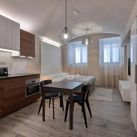 Rimska 14 Hotel apartamentowy 4*